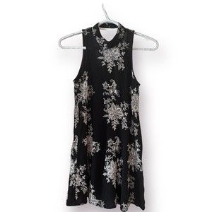City Triangles Small Textured Floral Embroidered V Back Choker Dress Gauze 90’s
